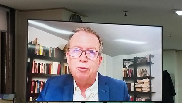 미국 반전평화운동단체 ANSWER의 브라이언 베커가 지지와 연대의 메시지를 보내왔다.