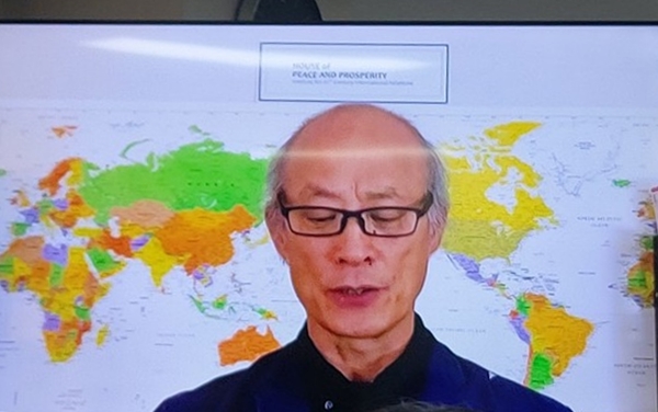 워싱턴에서 21세기 연구원장 정기열씨도, 그 밖의 많은 곳에서 격려와 연대의 메시지들을 보내왔다.