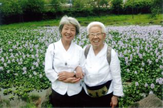 2008, 제주도 서귀포에서, 어머니 일선님과 필자. 