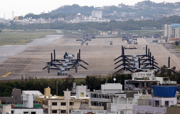 일본 오키나와현 기노완시 소재 주일미군 후텐마 기지의 비행장 모습. <한겨레> 자료 사진