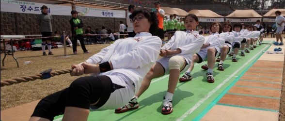 단체의 힘(줄다리기)