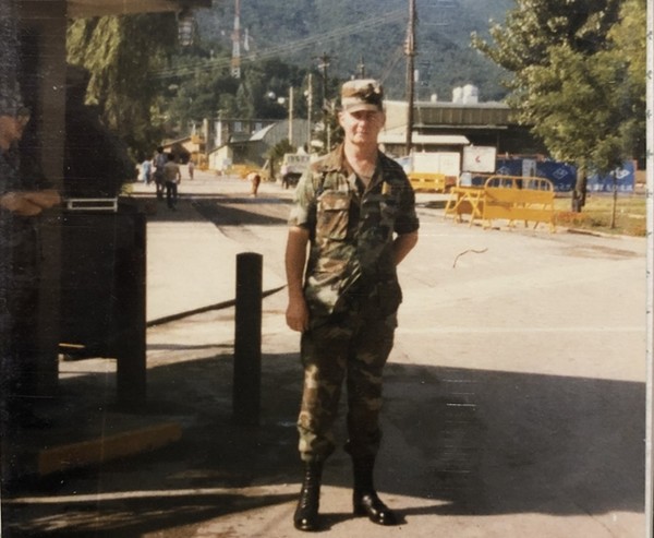 카투사 시절 경북 포항의 미 해병대 기지 ‘캠프 무적’에서 함께 파견근무한 미군 해밀턴 병장