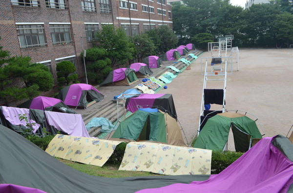 강서구에 있는 삼정중학교에서 2013년 7월 30일~8월 3일, 2회에 걸쳐 1박 2일 에너지 캠프를 벌이고 있는 에너지수호천사단 학생들(제공 : 김광철)
