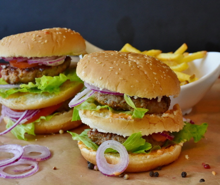  햄버거는 패스트푸드( fastfood) 인 동시에 누군가의 소울푸드(soul food) 이기도 하다.(출처 : pixabay.com)