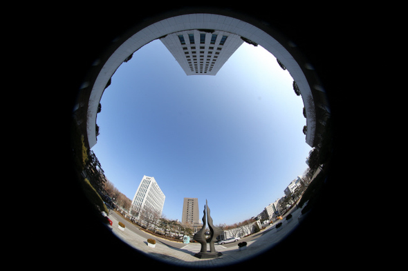 .서초동 대검찰청과 길 건너 서울고검, 서울지검의 모습. 김정효 기자 hyopd@hani.co.kr(사진 출처 :2013-02-01 한겨레신문/ https://www.hani.co.kr/arti/society/society_general/572335.html)