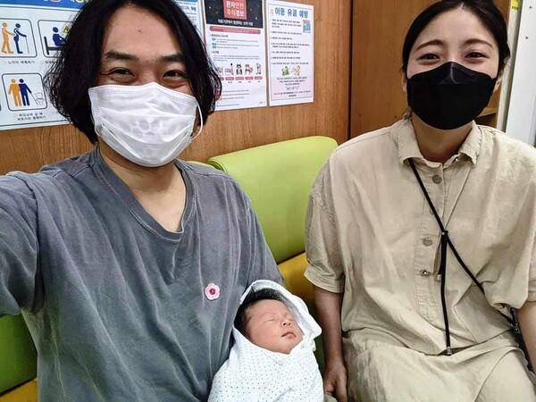 첫딸 단유와 아빠 김환(왼쪽)·엄마(변소신)의 가족 사진. 김상윤씨 제공