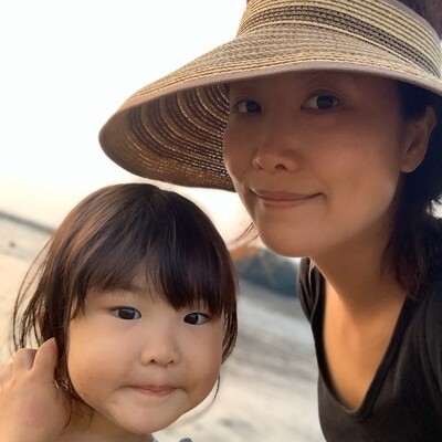지난 여름 휴가 여행 때 엄마와 함께한 연제(왼쪽). 임현정씨 제공