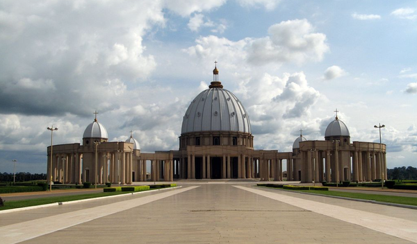  아프리카 코트디부아르에 있는 ‘평화의 대성당’ (사진 출처 : 위키 피디아 /https://en.wikipedia.org/wiki/List_of_tallest_domes)