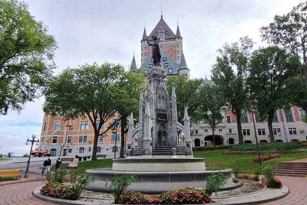 다름 광장의 Fountain Monument of Faith