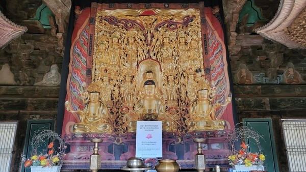 용문사 대장전 내부. 국보 아미타 부처님과 후불목각탱은 국립중앙박물관 특별전을 위해 서울로 올라가셨다.