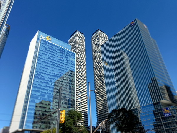  토론토 워터프론트 근처의 오피스 타워 