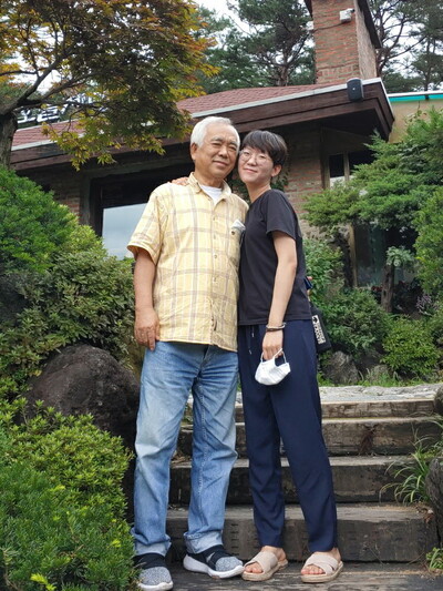 2020년 여름 잠시 귀국한 외손녀 조우현(오른쪽)씨와 함께했다. 