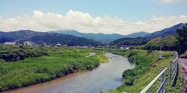 일본의 산천은 물이 풍족한 편이다. 아름다운 경치에는 맑은 물이 함께 있다.@이원영