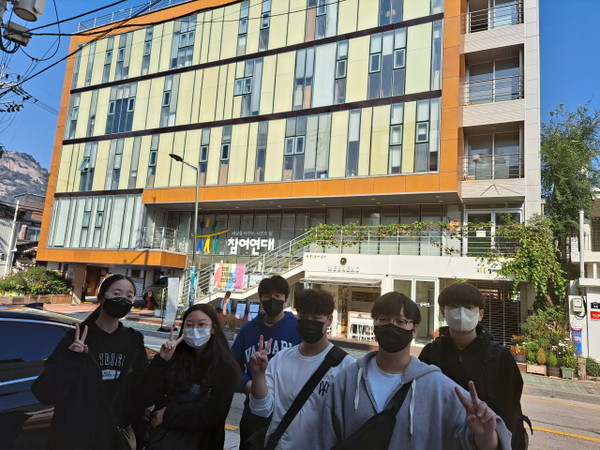 한국 사회 최고의 NGO <참여연대> 앞에서(출처 : 하성환)