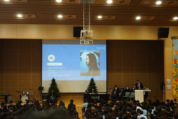 제주 국제학교 조회 시간에 최유진씨를 추모하고 있다. 유가족 제공