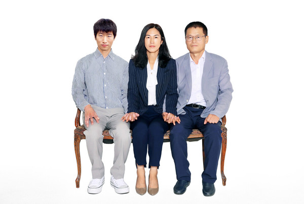 고 박수현(왼쪽부터)씨와 어머니 이영옥, 아버지 박종대씨. 백소아 박종식 기자 thanks@hani.co.kr