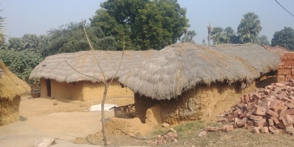 우리의 옛 초가집을 연상케 하는 농촌. 이 길이 속한 비하르 지방은 인도에서도 소득이 낮은 편이다.  @생명탈핵실크로드 순례단