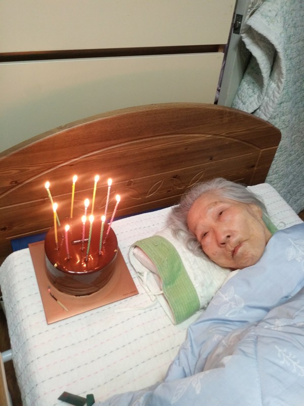 2018년 7월 병상에서 누워 89살 생일을 맞은 모친 유창임씨. 김혜경 주주 제공