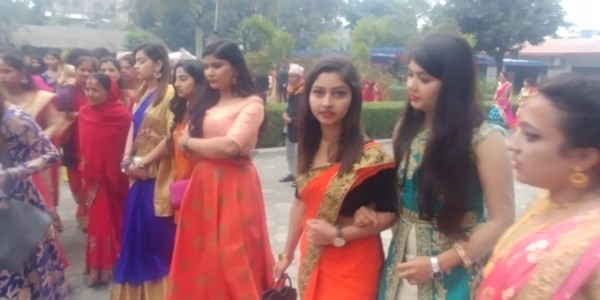 치트완 지방을 경유하다가 어느 결혼식에서 아름다운 네팔 여인들을 담았다. @생명탈핵실크로드 순례단