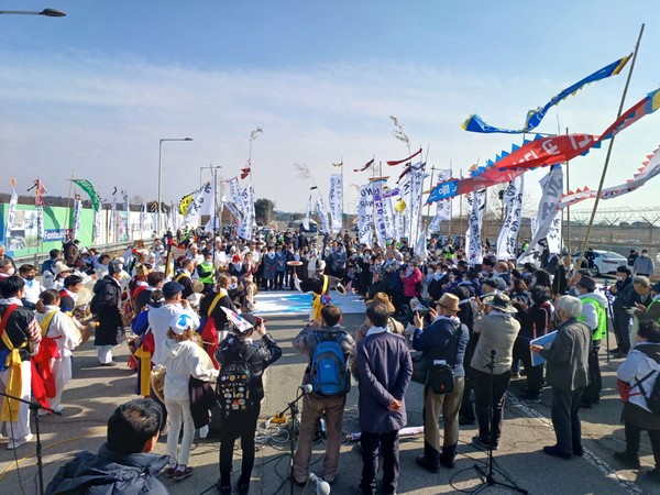 종전협정 당장 하라! 평화협정 당장 하라! 