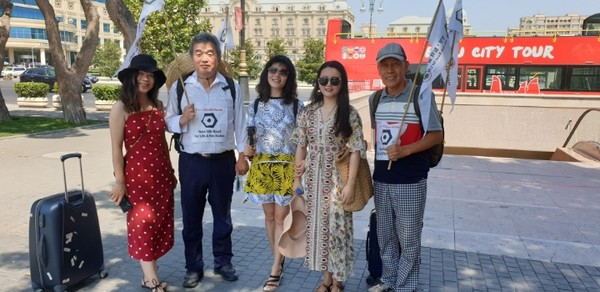 시내투어버스를 타러 가는 길에 만난 중국인 여행자들1 @생명탈핵실크로드 순례단