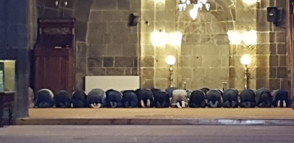 모스크에서 본 기도. 하루 다섯 차례 올리는 기도다. @생명탈핵실크로드 순례단