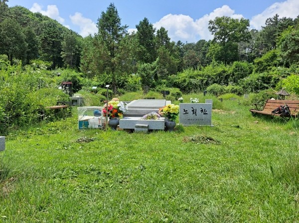 경기도 마석 모란공원에 위치한 노회찬 의원 무덤(출처 : 하성환)