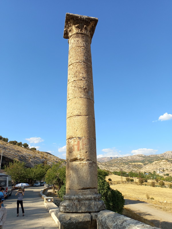 불쪽 다리 카라칼라의 기둥 