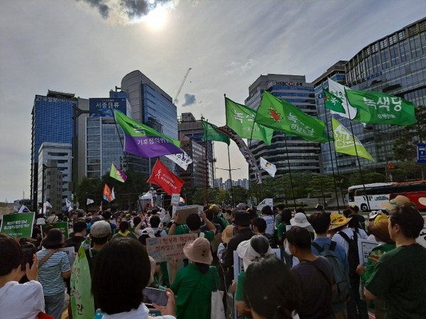 2023년 9월 23일 <기후정의행진> 당시 전국에서 상경한 녹색당원들 모습(출처 : 하성환)
