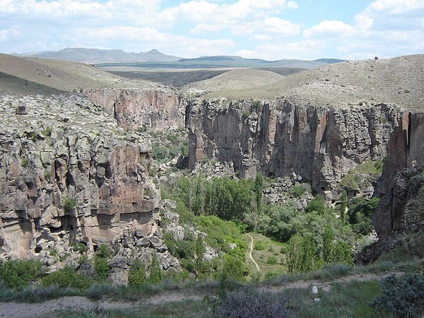 으할라라 계곡(사진 출처 : https://commons.wikimedia.org/wiki/File:Ihiera_Valley_Turkey_-_panoramio.jpg)