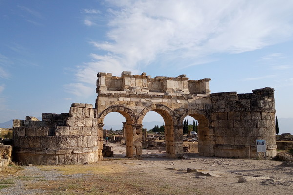 프론티누스 문(Frontinus Gate)