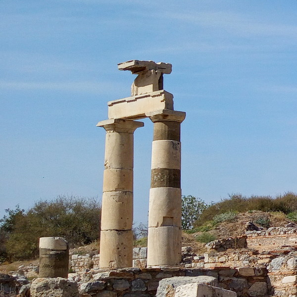  Prytaneum의 재구성 된 기둥