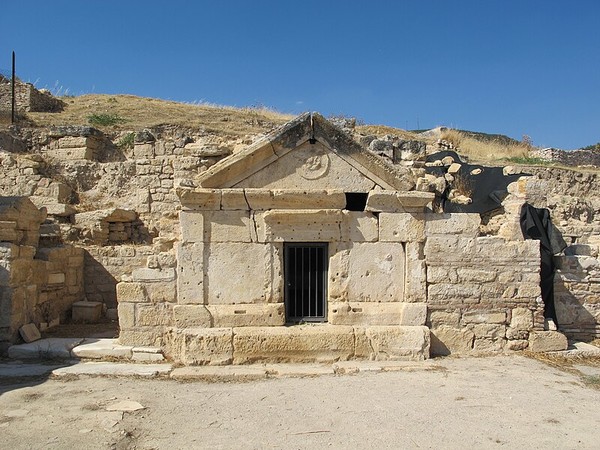 성 필립의 묘지(사진 출처 : https://commons.wikimedia.org/wiki/File:Hyerapolis,_martyrion_di_san_filippo,_annessi_03.JPG)