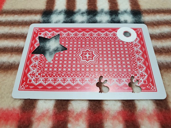 사진 김인수 / 2018년 이후 트럼프 카드 [빛튐아트20] 바탕 구멍 / 회절격자까지 붙인 상태