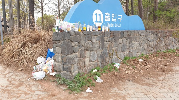 ‘서울숲’ 제3공원 들머리에서 사람들을 반기는 것들(2024.4.8.)