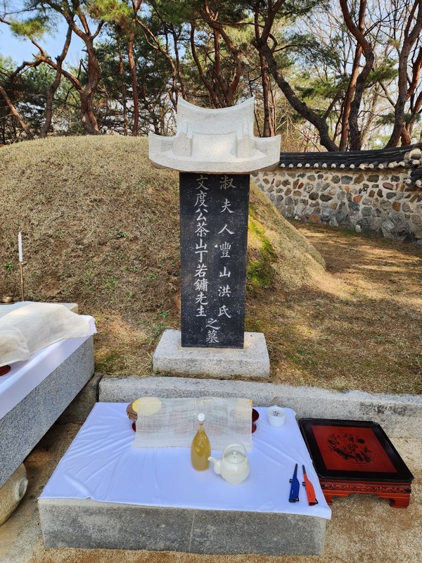 묘소앞 원래 비(출처 : 정우열)