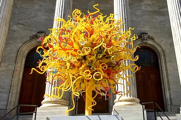▲ 몬트리올 미술관 야외 조각공원에 있는 ​‘Dale Chihuly(데일 치훌리)’의 작품 ‘Sun’