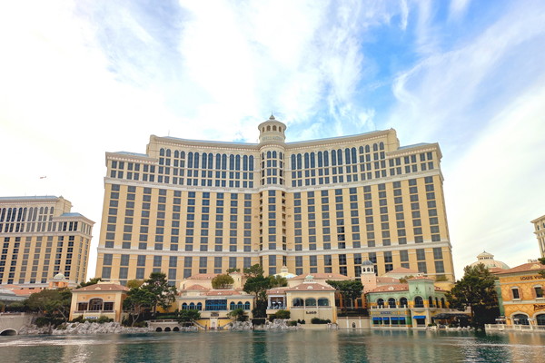 ▲ 벨라지오 호텔, 보통 저 호텔 앞 호수에서 분수 쇼를 한다는데 이상하게 그날은 분수 쇼를 하지 않았다. 2023년의 마지막 날이었음에도.... 