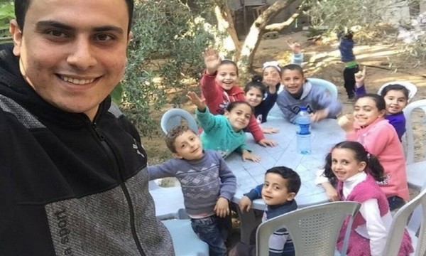 이스라엘이 자행한 무차별 폭격으로 사망한 어린 조카들 생전 모습.  2019년 삼촌과 함께 팔레스타인 가자지구에서 찍은 모습이다. 사진에 나와 있는 어린이들은 2023년 10월 이스라엘 공습으로 모두 살해되었다. 사진을 찍은 이는 팔레스타인 출신 저널리스트로 런던에서 활동 중인 아흐메드 알나우크이다. (출처 : 아흐메드 알나우크 인스타그램 갈무리, 한겨레신문 조일준 기자)