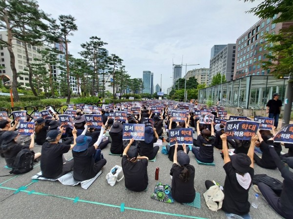 지난 해 7월 서이초 교사 비극 이후, 교권보호 입법을 촉구하는 여의도 교사집회 장면(출처 : 하성환)