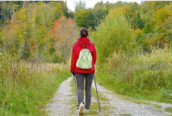 '힘들것 같아도 가장 쉽고 편한 건 좁은 길 '(출처, 한겨레 2021.5.14)
