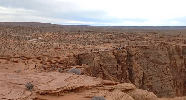 ▲ 멀리서 찍은 전망대, 전망대까지 오는 길에 나무 한 그루 없다.  