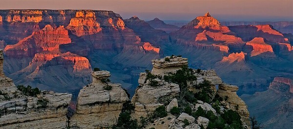 ▲ 'Desert View Drive' 구간에 있는  'Duck-On-A-Rock' 근처에서 만난 해넘이(무료 사진 출처 : https://commons.wikimedia.org/wiki/File:Grand_Canyon_National_Park-_Sunset_Near_Duck-On-A-Rock.jpg)