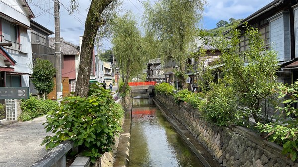 사진 박진영 / 페리 제독처럼 페리 로드를 따라 걸었던 붉은 조끼들