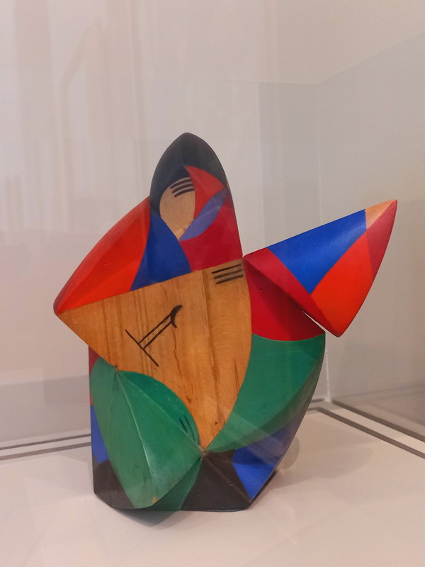 ▲  'Guitarist', 1915–17년 작품. Polychromed wood