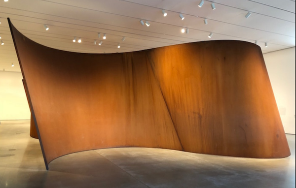 ▲'Band', 2006년 작, 강철로 제작((388.62 x 2148.84 x 1117.6 cm) / 사진 출처 :https://collections.lacma.org/node/214935