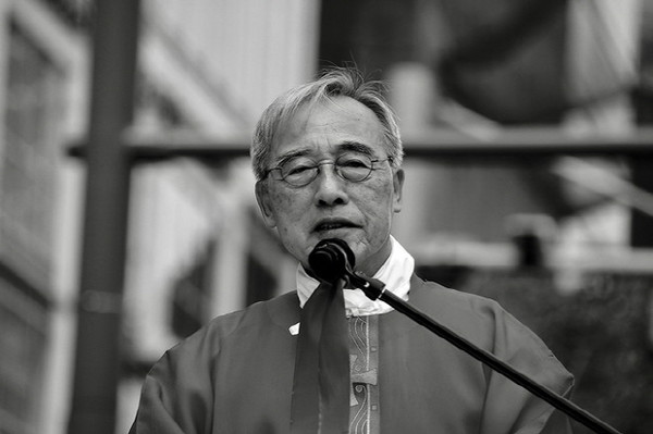 강우일 주교는 '907기후정의행진'에 앞서 열린 천주교 거리 미사에서 기후위기는 사회적 불평등과 양극화가 원인이라며 "인간의 탐욕으로 자원을 남용하고 약탈하여 뭇 생명체가 병들고 신음하며 울부짖고 있다"라고 신자유주의 경제체제를 비판했습니다. (출처 : 장영식)