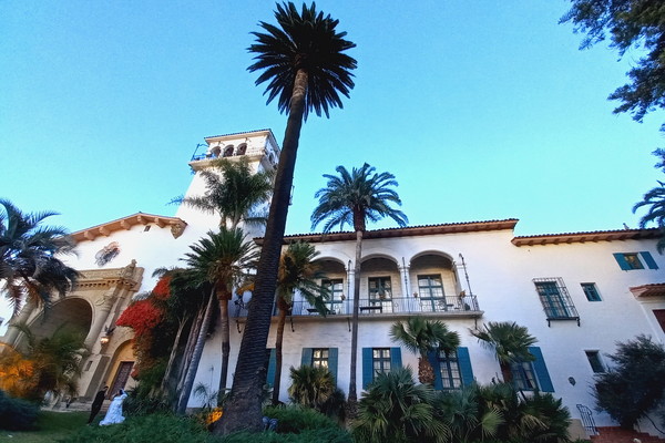 ▲ 어도비 건축양식으로 지은 산타바바라 대법원 전경 