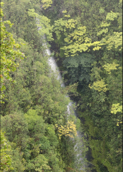 ▲ 카후나 폭포(무료 사진 출처 : https://www.flickr.com/photos/boblinsdell/23198978626/in/photostream/)