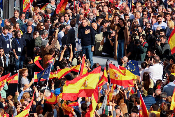 카탈루냐 독립 세력 사면 논란…야당 대규모 반대 시위 사진출처: 한겨레 2023-11-13